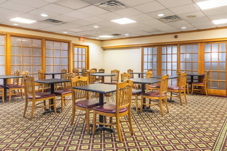 Food & Drinks 5, Red Roof Inn Ashtabula - Austinburg, Ashtabula