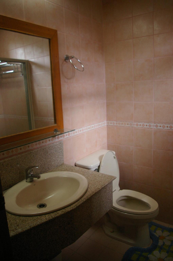 Bathroom 3, Camp John Hay Forest Cabin 3A
maximum 8 persons , Baguio City