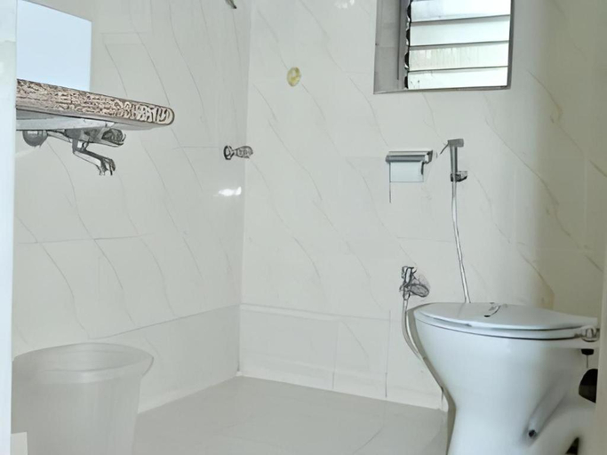 Bathroom 5, Mumbai Metro - The Executive Hotel, Mumbai Suburban