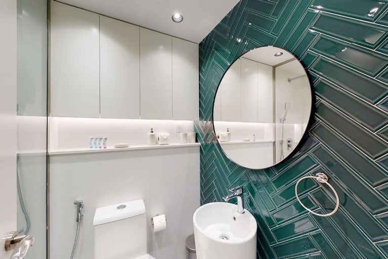 Bathroom, Shiny & Fresh - Studio with Lake View - JLT, Dubai