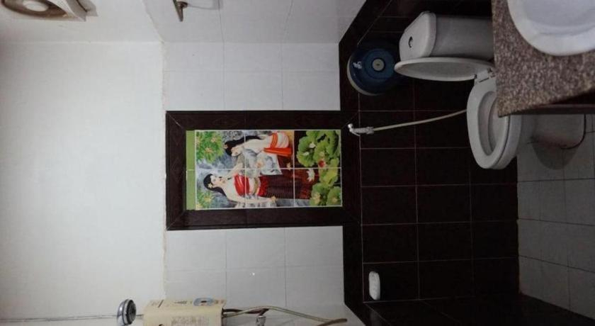 Bathroom 3, Khamsaner Hotel, Vientiane