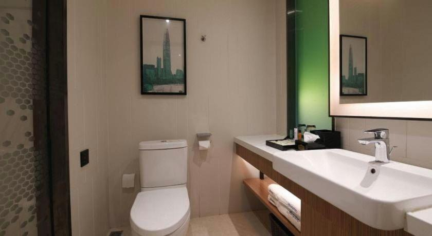 Bathroom 3, Hampton by Hilton Shenzhen Guangming, Shenzhen
