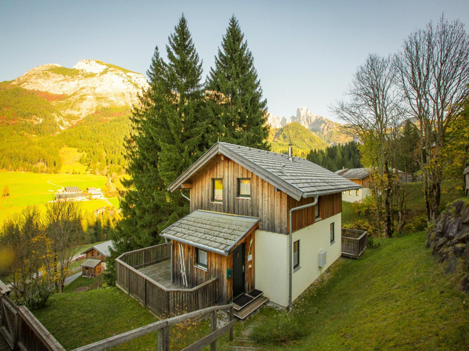 2, Chalet in Annaberg-Lungotz with a community pool, Hallein