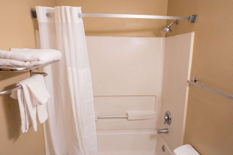 Bathroom, Super 8 By Wyndham Belen Nm, Valencia