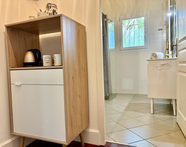 Bathroom 3, Domaine L'EYRE ET LE GUA - Suite Abella -Terrasse privee - Parc, Gironde