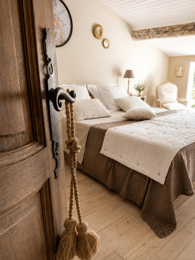 Bedroom 1, La maison perchee, Gard