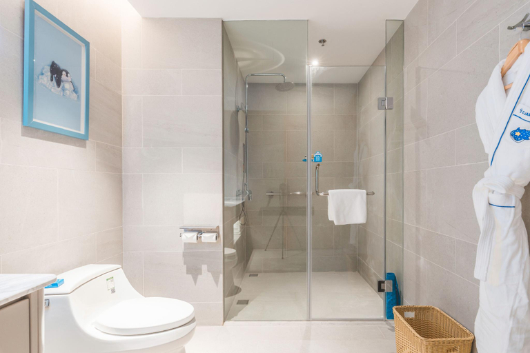 Bathroom 5, Shanghai Haichang Ocean Park Theme Resort Hotel, Shanghai
