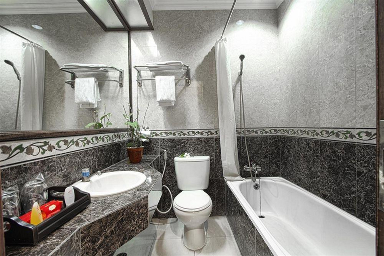 Bathroom 4, Sahid Montana Dua Hotel, Malang
