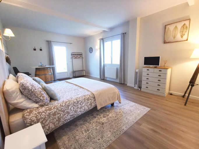 Bedroom, Clos de la source Gironde, Gironde