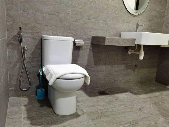 Bathroom 3, ROMANCE FULL HOUSE THREE PREMIER SUITE, North Seberang Perai