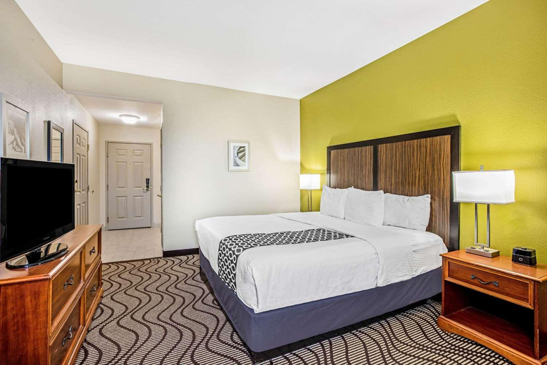 Bedroom 2, La Quinta Inn & Suites by Wyndham Corpus Christi Northwest, Nueces
