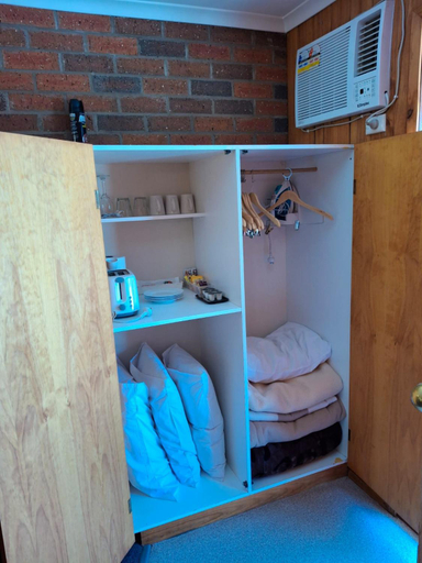 Bedroom 4, Country Road Motel St Arnaud, N. Grampians - St Arnaud