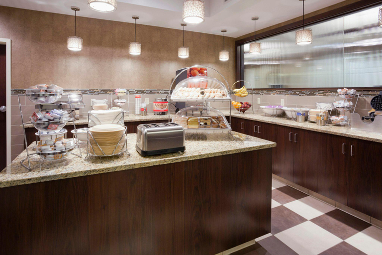 Food & Drinks 3, Hampton Inn Minneapolis Northwest Maple Grove, Hennepin