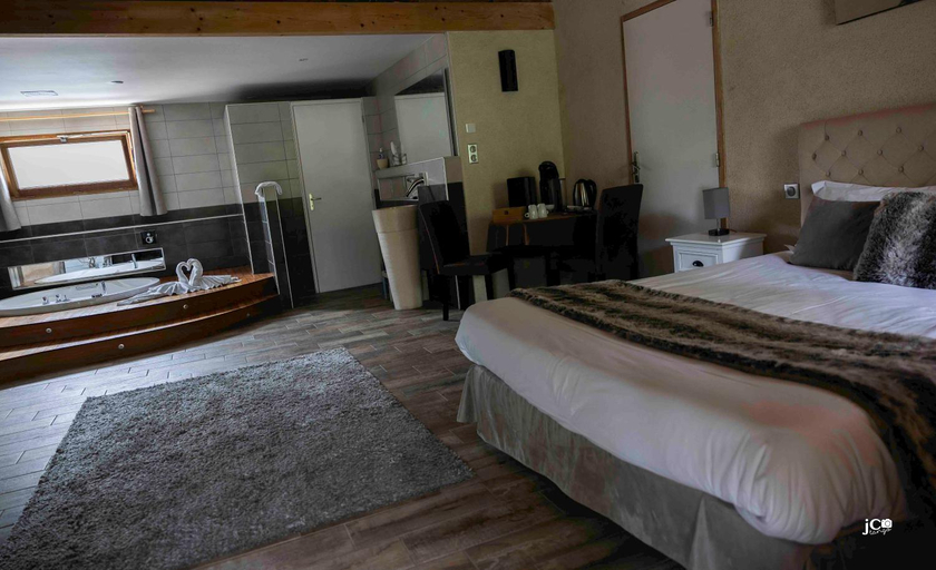 Bedroom, Logis Hotel - Le Petit Courault, Deux-Sèvres