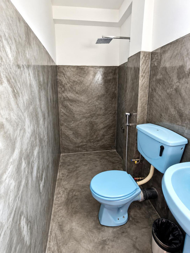 Bathroom 3, Surfers Paradise, Weligama