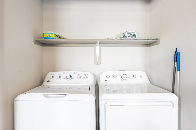 Room 3, Comfy 2BR King Suite Fast Wifi 8 min to Downtown, Travis