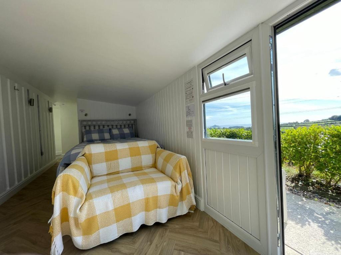 Bedroom 2, Mount View Overnight Accommodation, Cornwall