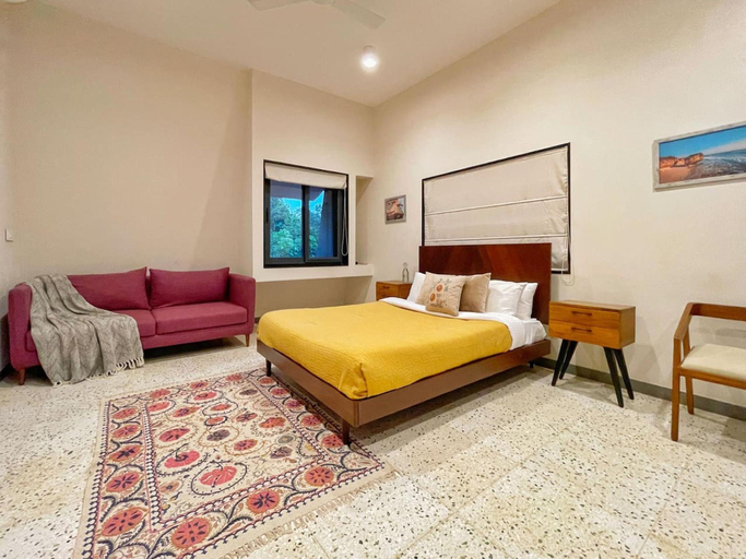 5, Villa Ezra - 10 mins from Thalassa & Vagator Beach, North Goa