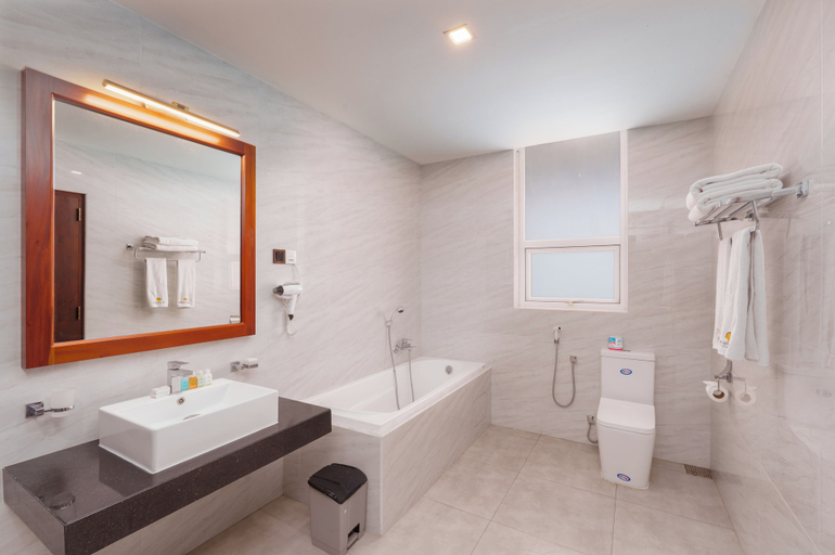 Bathroom 3, Grand Samudra Hotel, Tangalle