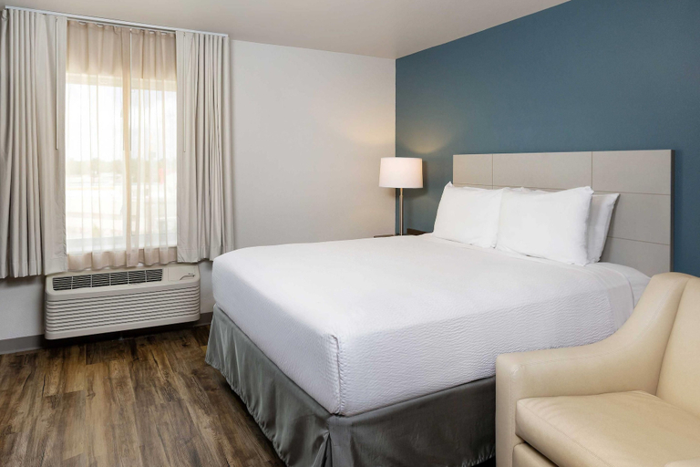 Bedroom 4, WoodSpring Suites Houston IAH Airport, Houston