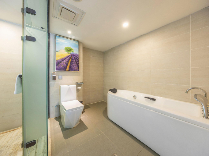 Bathroom 4, Lavande Hotel Xining Haihu New District Wanda Plaza, Xining
