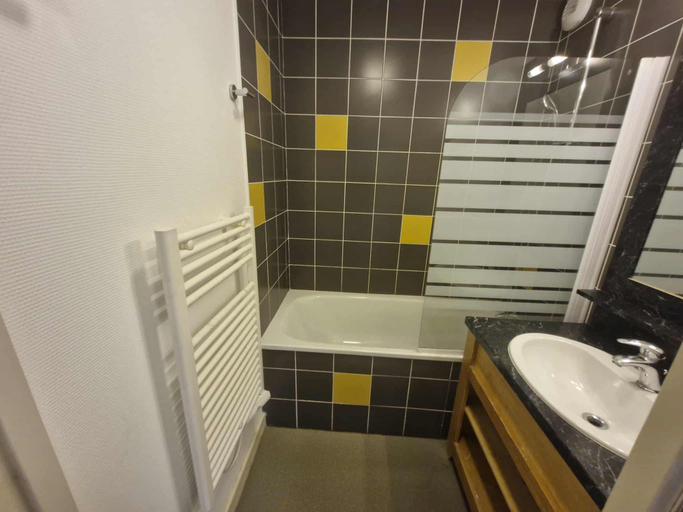 Bathroom 4, Alpine Ski Apartment in Tignes for 4, Savoie