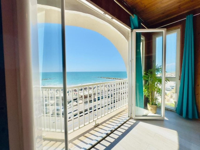 Interior 3, Athena Sea Front Apartment, Caserta
