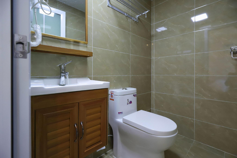 Bathroom 3, Siyuan Shangju Hostel, Huangshan