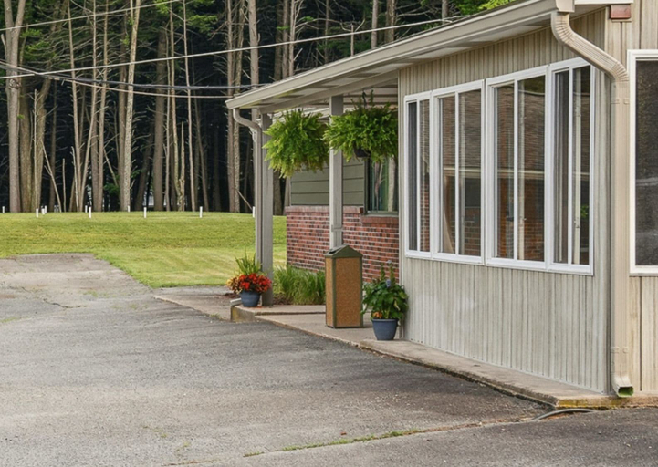 Exterior & Views, Sullivan Trail Inn and Suites, Monroe