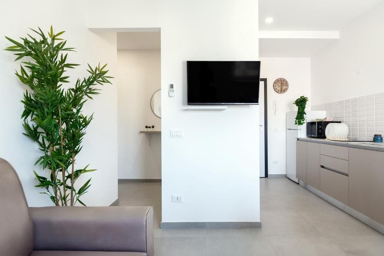 Living area 5, Luciano Ciampino Apartments, Rome