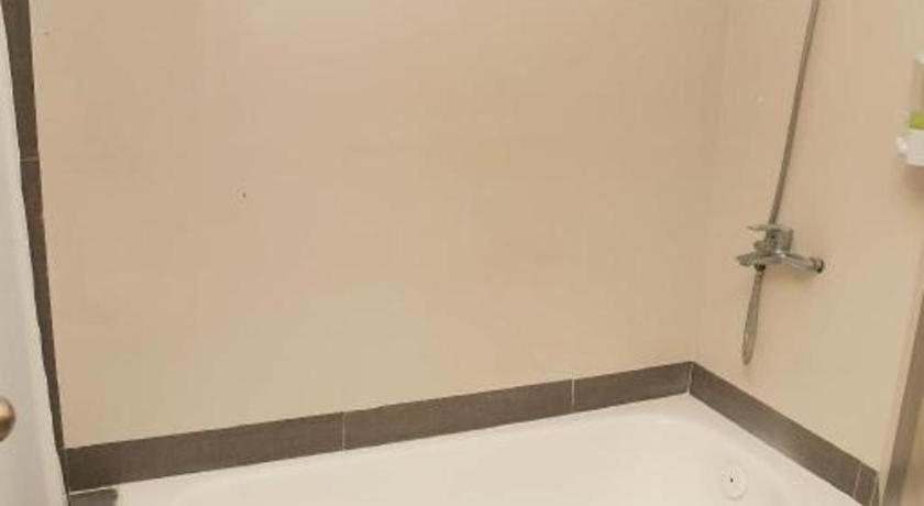 Bathroom 5, Bohol Plaza Resort and Restaurant, Dauis