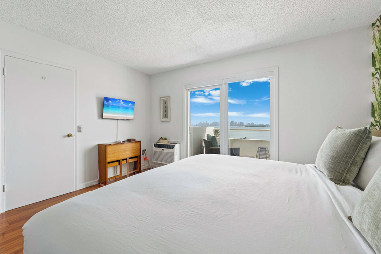 Interior 2, Bahia Serena - Bay Views on Marina With Parking, Miami-Dade