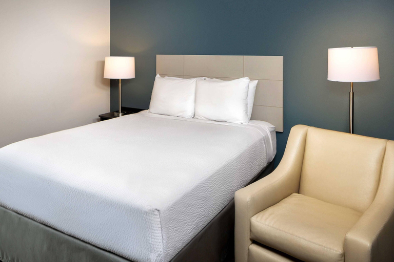 Bedroom 4, WoodSpring Suites Houston IAH Airport, Houston