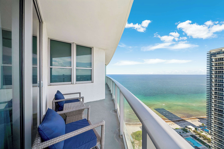 Primary image, Sea Glass- Pool, Gym, Oceanfront in Hollywood FL, Broward