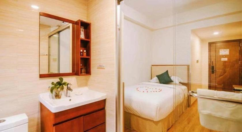 Bathroom 3, Super 8 Hotel Xiamen Train Station Holiday Mall Branch, Xiamen