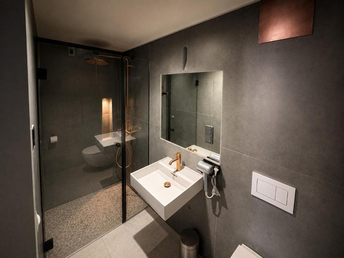 Bathroom 2, NOX Hotel Zimmer 1 Grey, Karlsruhe