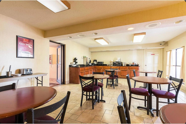 Food & Drinks, Eco Lodge Inn & Suites Bentonville near I 49, Benton