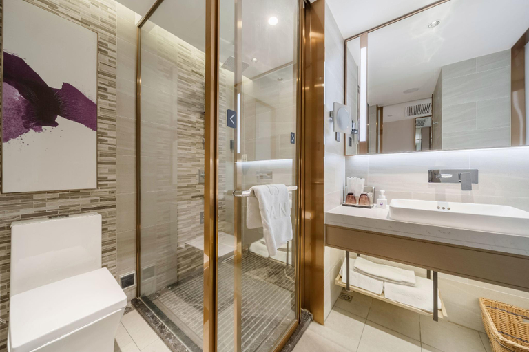 Bathroom 3, Lavande Hotel Xi'an Zhonglou Dachashi Metro Station, Xi'an