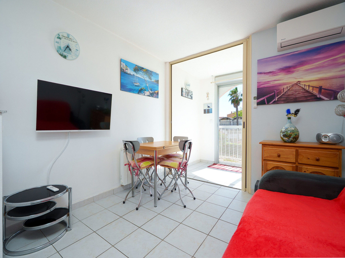 Dining, Seaside Apartment in Cap D'agde, Hérault