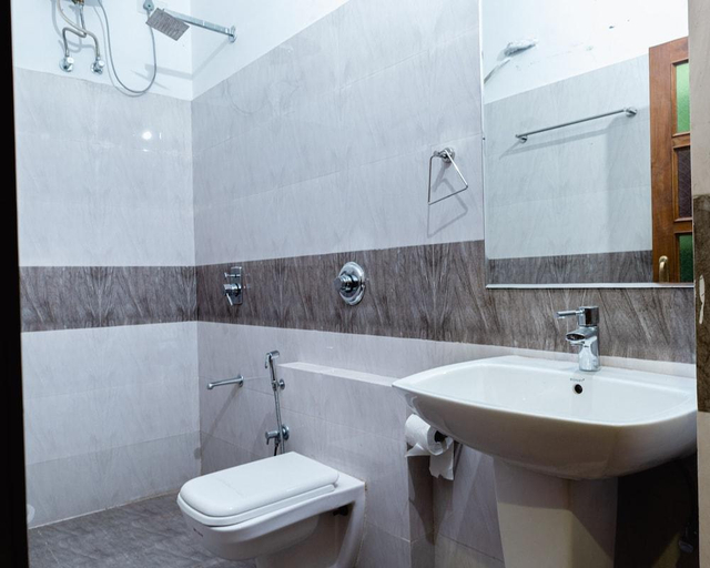 Bathroom 3, Hotel Swan Haveli Jaisalmer, Jaisalmer
