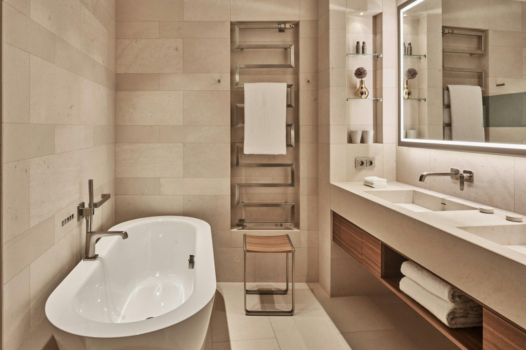 Bathroom 5, The Fontenay, Hamburg