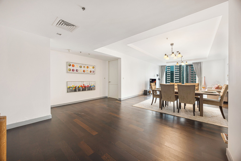 Dining 5, Elegant 2BR in DIFC Lime Stone House, Dubai