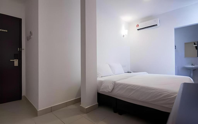 Bedroom 3, D Nice Hotel, Penang Island