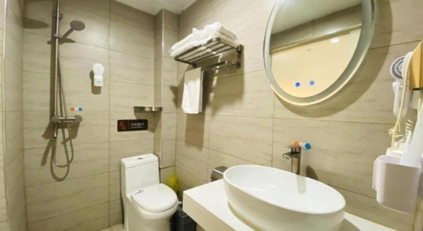 Bathroom 3, 7 Days Premium Qingdao World of Ocean Qingdao University, Qingdao