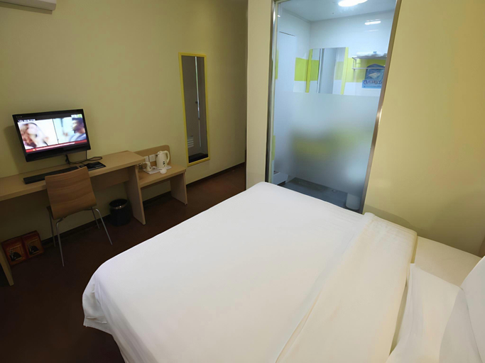 Bedroom 2, 7 Days Premium Luoyang Peony Square Metro Station, Luoyang