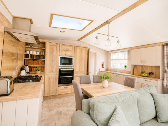 Private kitchen, Cala Gran 3-bed Caravan, Sleeps 8 w/ Wrap Decking, Lancashire