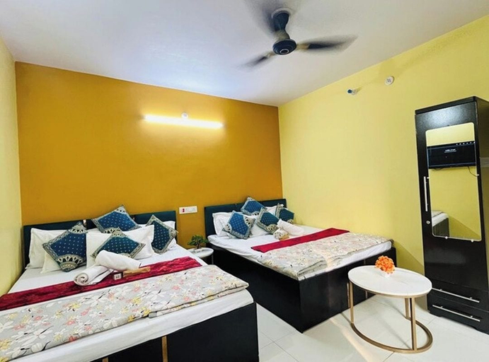 Room 3, Ayodhya Greens Home Stay & Lawns, Faizabad