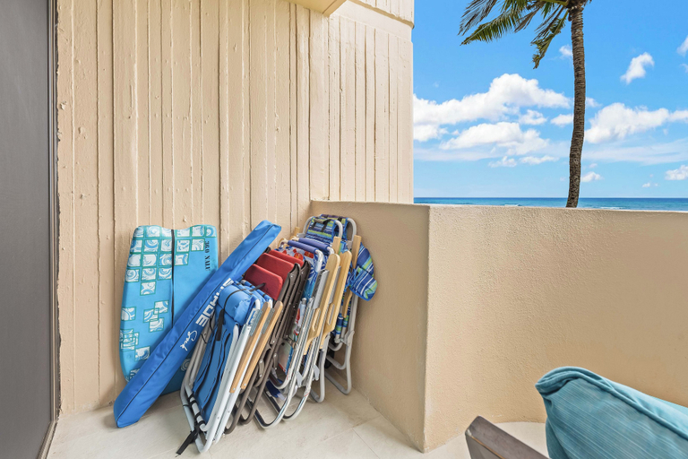 Exterior 2, Oceanfront North Shore Escape Remodeled 1-bedroom, 2-bath Condo, Honolulu