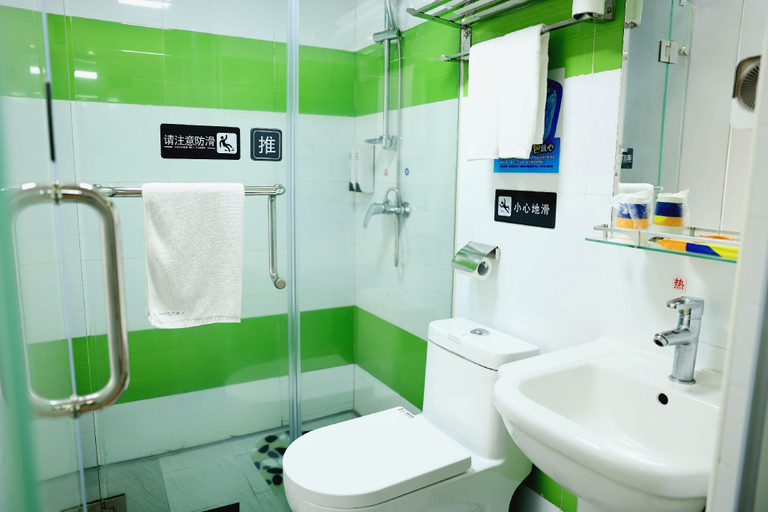 Bathroom 3, 7 Days Inn Shenzhen Huaqiang Science Museum Metro Station, Shenzhen