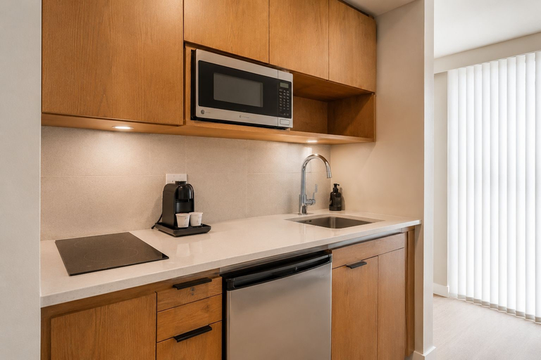 Private kitchen, Embervale Hotel & Suites, Toronto